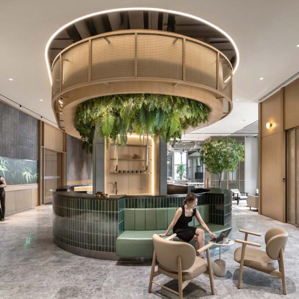 shui on reception with woman